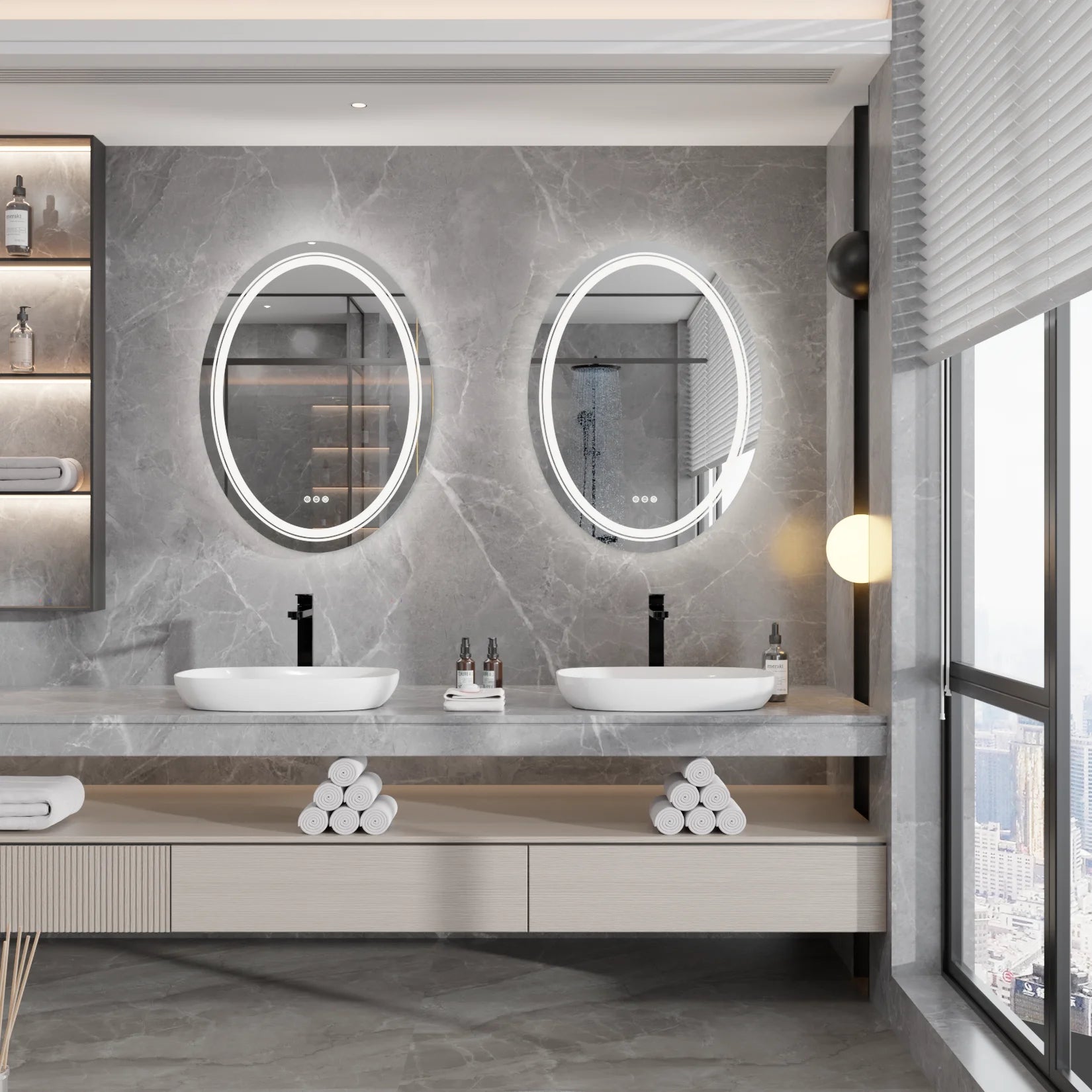 Modernūs du apvalūs išmanūs LED veidrodžiai voniai su apšvietimu šiuolaikinėje vonios patalpoje