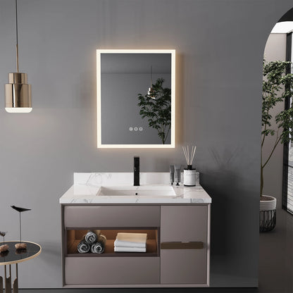 Modernus išmanus veidrodis su LED apšvietimu virš vonios kambario praustuvo